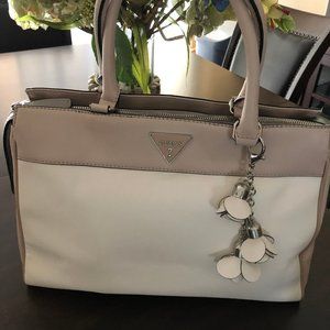 FINAL SALE GUESS HANDBAG $15